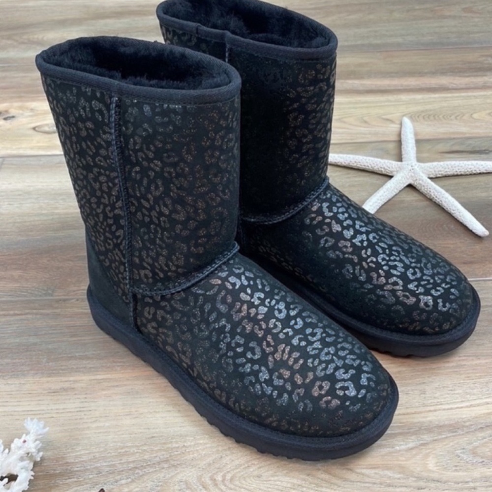 🌴🔆UGG- CLASSIC SHORT SNOW LEOPARD BOOTS PINK🔆🌴 - Picture 1 of 14